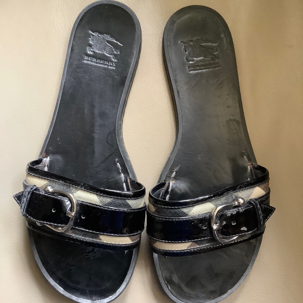BURBERRY patent sandals